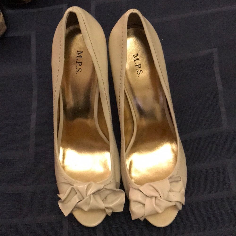 Heels - Picture 1 of 3